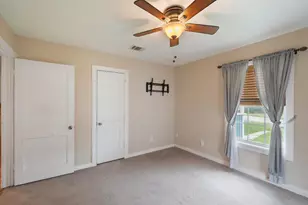 515 Wyeth St, Taylor, TX 76574 - Photo 9