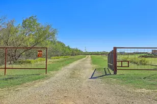 1525 Fm 1704, Elgin, TX 78621 - Photo 31