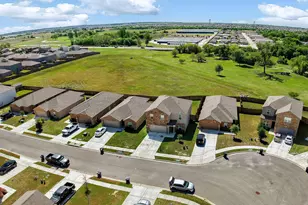 317 Cres Park Dr, Jarrell, TX 76537 - Photo 25