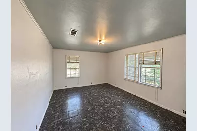 300 Elm S, Cameron, TX 76520 - Photo 5