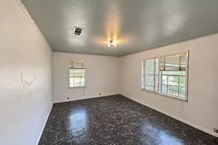 300 Elm S, Cameron, TX 76520 - Photo 5