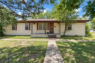 300 Elm S, Cameron, TX 76520 - Photo 1