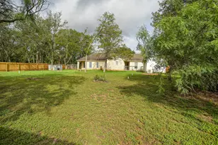 1335 Lovers Ln, Bastrop, TX 78602 - Photo 7