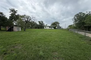 2009 Fm 1704 Rd, Elgin, TX 78621 - Photo 13