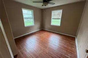 2009 Fm 1704 Rd, Elgin, TX 78621 - Photo 5