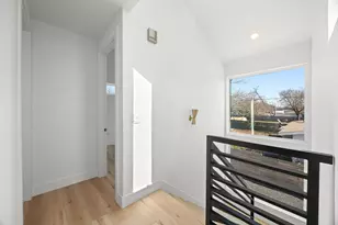 106 W Croslin St, Austin, TX 78752 - Photo 17