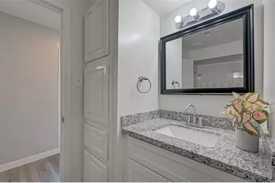 10826 Lynbrook Drive, Houston, TX 77042 - Photo 31