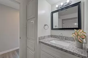 10826 Lynbrook Dr, Houston, TX 77042 - Photo 31