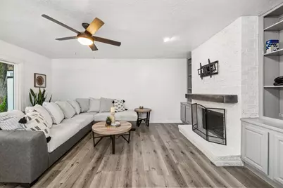 10826 Lynbrook Drive, Houston, TX 77042 - Photo 3