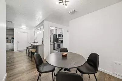 10826 Lynbrook Drive, Houston, TX 77042 - Photo 7