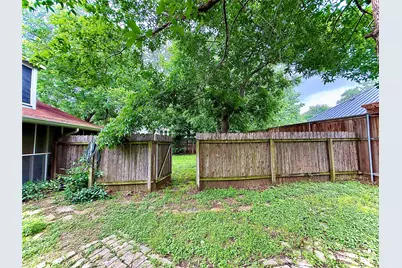 423 S Main Street, Lockhart, TX 78644 - Photo 25