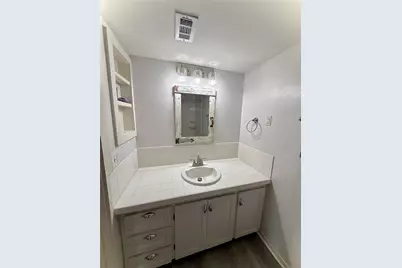 423 S Main Street, Lockhart, TX 78644 - Photo 11