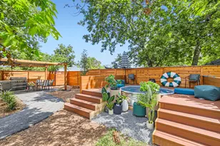 852 N Houston Ave, New Braunfels, TX 78130 - Photo 5