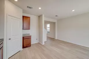 122 Lucky Texan Cv, Jarrell, TX 76537 - Photo 9