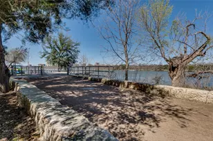 1818 S Lakeshore Blvd, Austin, TX 78741 - Photo 3