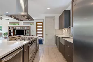 2201 E 9th St, Austin, TX 78702 - Photo 9