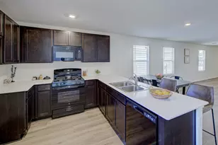 517 Thunderstorm Ave, Lockhart, TX 78644 - Photo 11