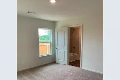 213 N Crescent Park Drive, Jarrell, TX 76537 - Photo 9