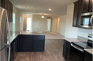 213 N Crescent Park Dr, Jarrell, TX 76537 - Photo 7