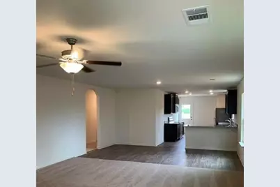 213 N Crescent Park Drive, Jarrell, TX 76537 - Photo 3