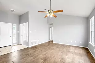 805 Debra Dr, Taylor, TX 76574 - Photo 5