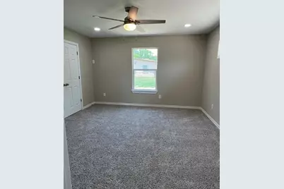 709 W Evans Street, Hearne, TX 77859 - Photo 11