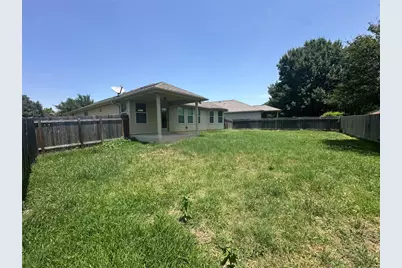 7714 Squirrel Hollow Drive, Georgetown, TX 78628 - Photo 17