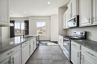 2105 Town Centre Dr, Round Rock, TX 78664 - Photo 9