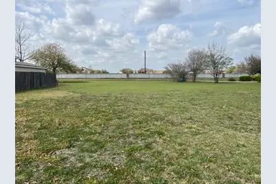 1005 Th Johnson Drive, Taylor, TX 76574 - Photo 7