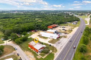 805 N Magnolia Ave, Luling, TX 78648 - Photo 1
