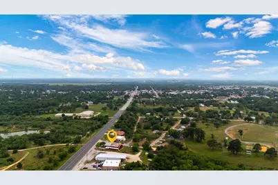 805 N Magnolia Avenue, Luling, TX 78648 - Photo 3