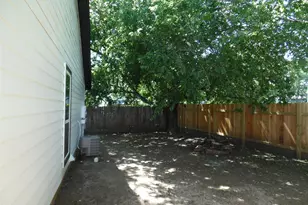 7400 Dixie Dr, Austin, TX 78744 - Photo 15