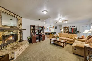 835 Jones St, Smithville, TX 78957 - Photo 5