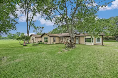 835 Jones Street, Smithville, TX 78957 - Photo 17