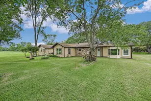 835 Jones St, Smithville, TX 78957 - Photo 17
