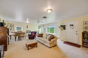 835 Jones St, Smithville, TX 78957 - Photo 11
