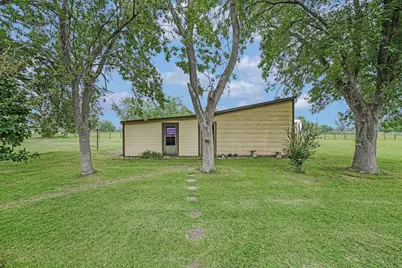835 Jones Street, Smithville, TX 78957 - Photo 17