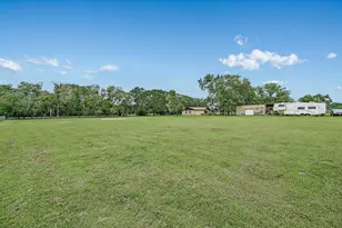 835 Jones St, Smithville, TX 78957 - Photo 21