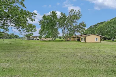 835 Jones Street, Smithville, TX 78957 - Photo 19
