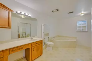 835 Jones St, Smithville, TX 78957 - Photo 13