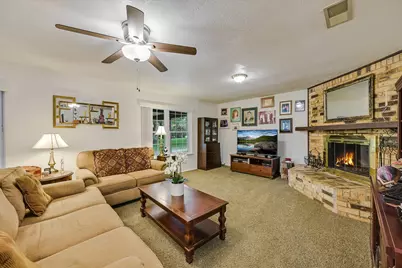 835 Jones Street, Smithville, TX 78957 - Photo 5