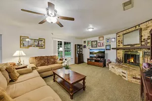 835 Jones St, Smithville, TX 78957 - Photo 5