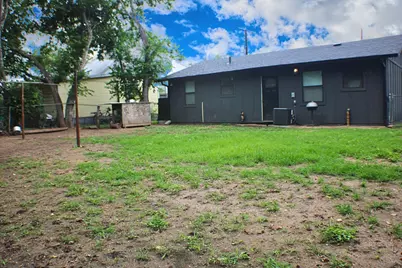 906 E Live Oak Street, Lockhart, TX 78644 - Photo 9