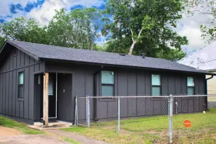 906 E Live Oak St, Lockhart, TX 78644 - Photo 1