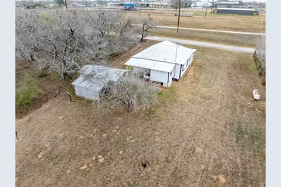 406 Carpenter Street, Smiley, TX 78159 - Photo 3