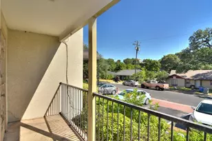 910 Duncan Ln, Austin, TX 78705 - Photo 5