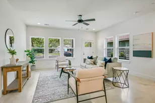 1121 Walton Ln, Austin, TX 78721 - Photo 3