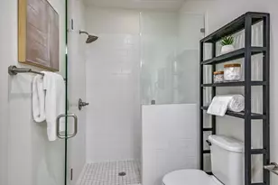 1121 Walton Ln, Austin, TX 78721 - Photo 9