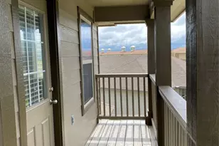 304 Azurite Dr, Jarrell, TX 76537 - Photo 3