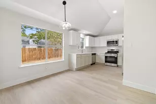 1006 Cottonbowl Dr, Taylor, TX 76574 - Photo 11